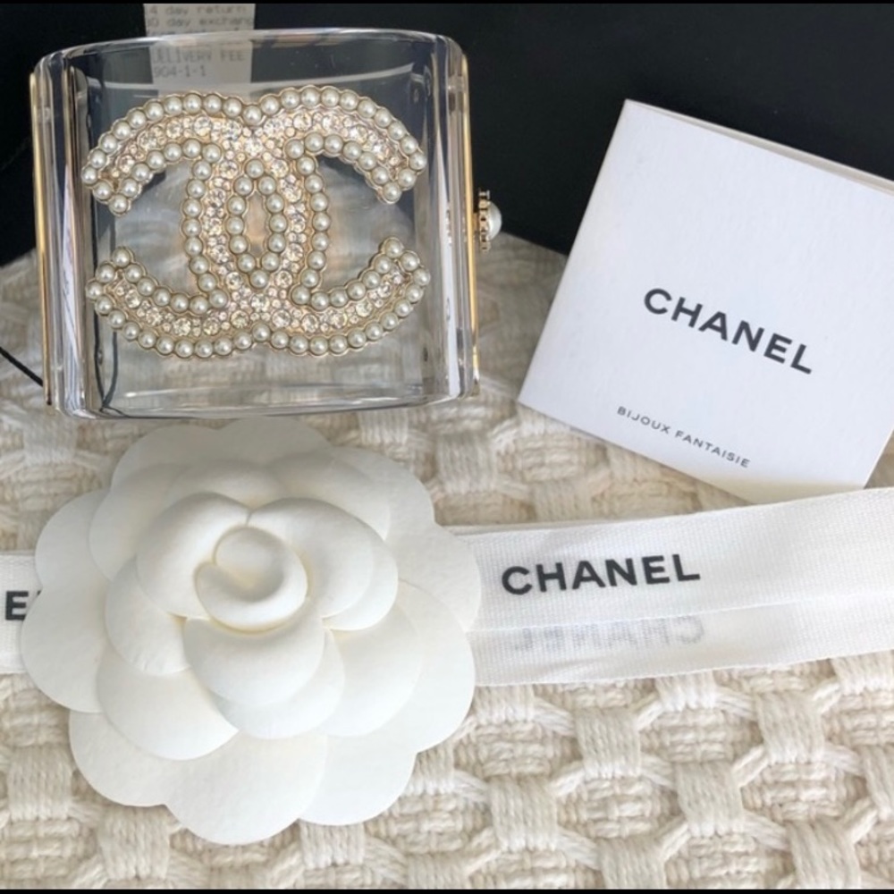 Clear bracelet